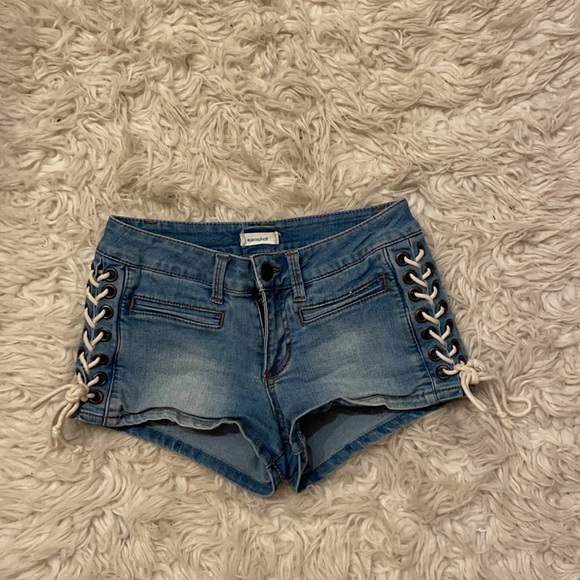 Lace up the side shorts - Picture 2 of 7